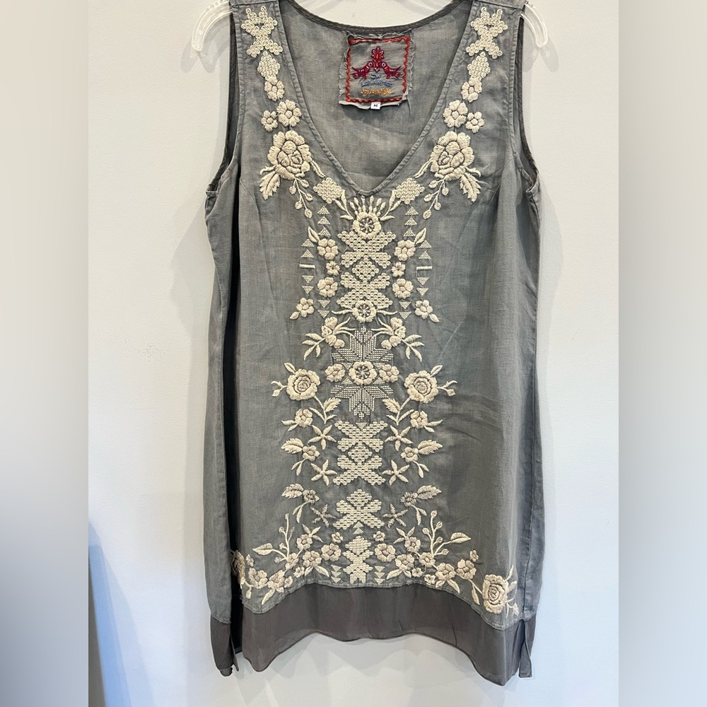 JW Los Angeles size m gray dress with Embroidery